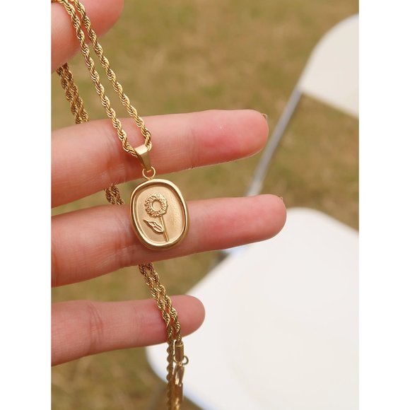 NEW 18K Gold Plated Oval Sunflower Necklace - Picture 13 of 16